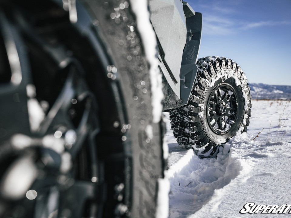 Polaris Ranger XP 1000 riding in snow