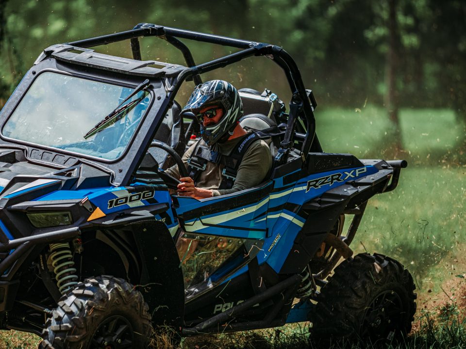 A glass windshield enduring high-speed riding on a Polaris RZR XP 1000